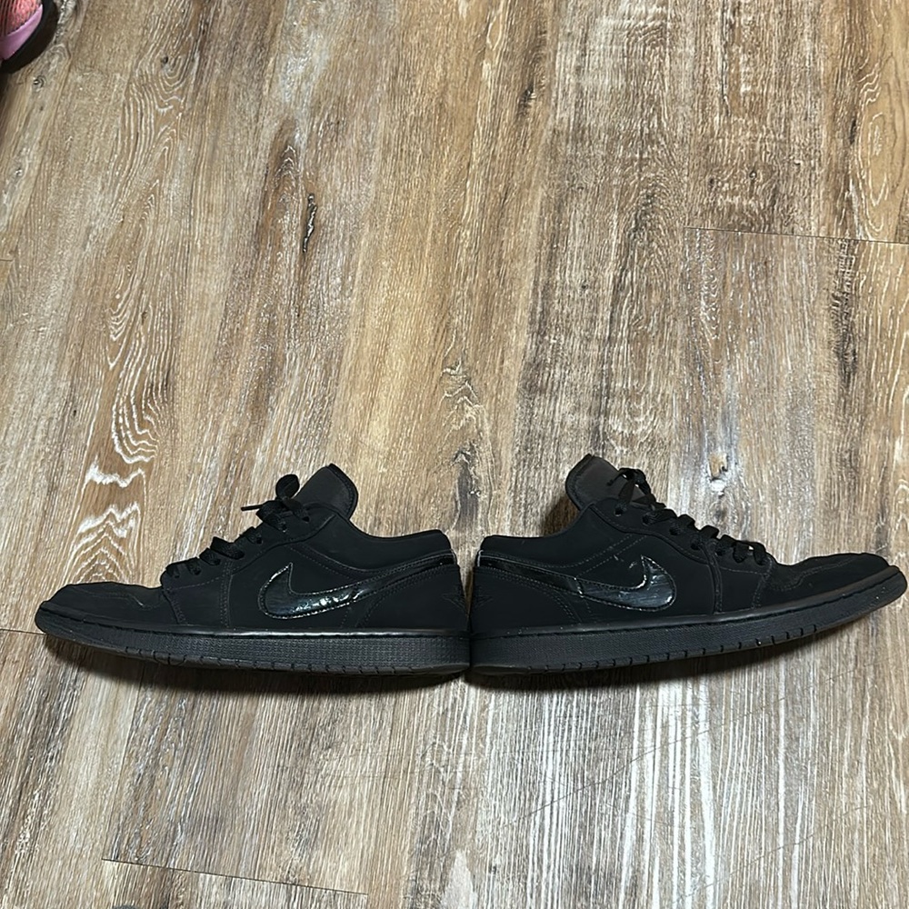 Jordan 1 low "Triple Black"
